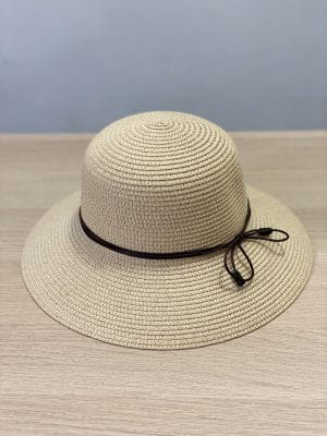 כובע_קש_בז׳_עגול