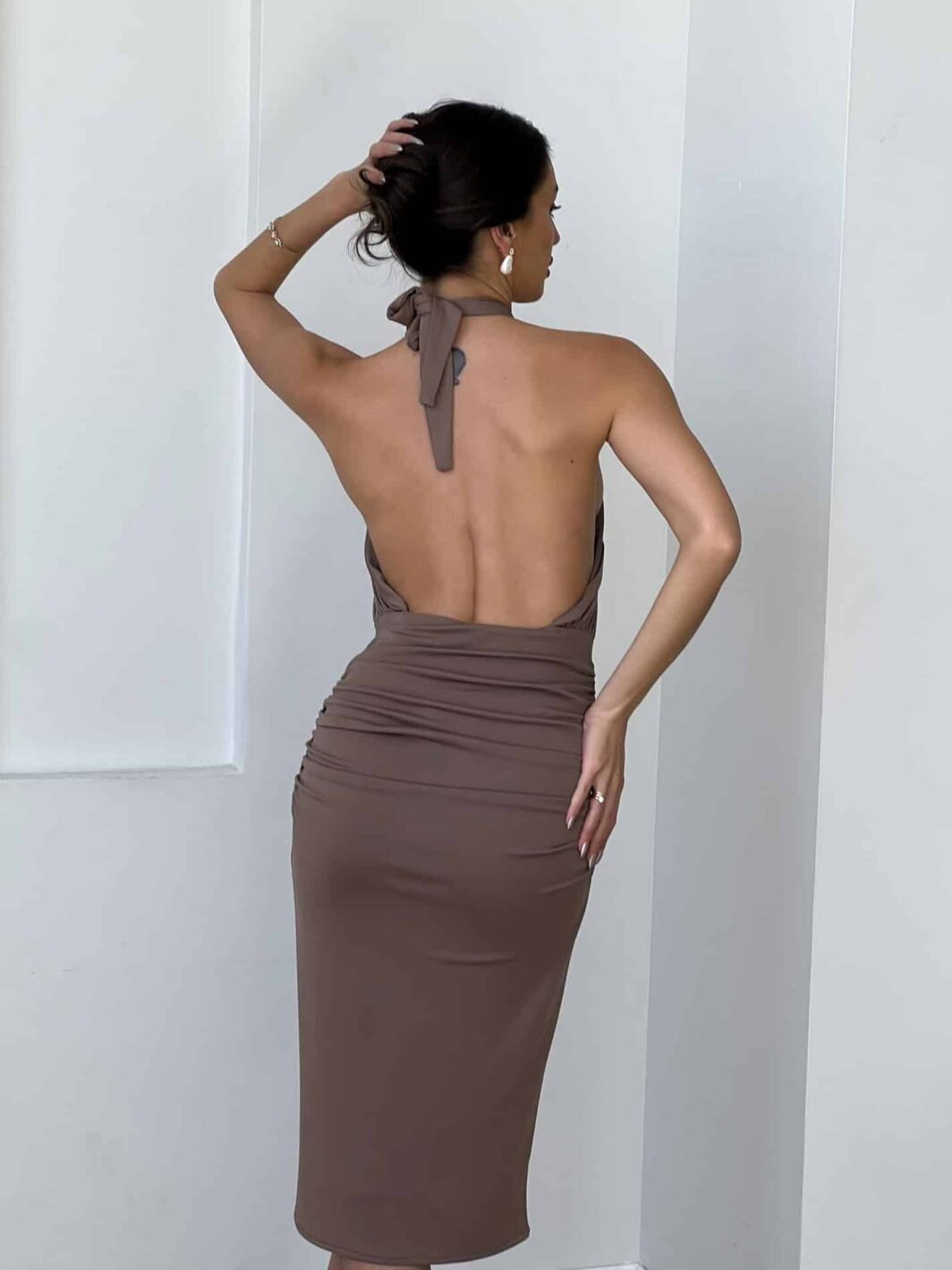 ⁦שמלת מידי ויקי - חומה⁩ – תמונה ⁦2⁩