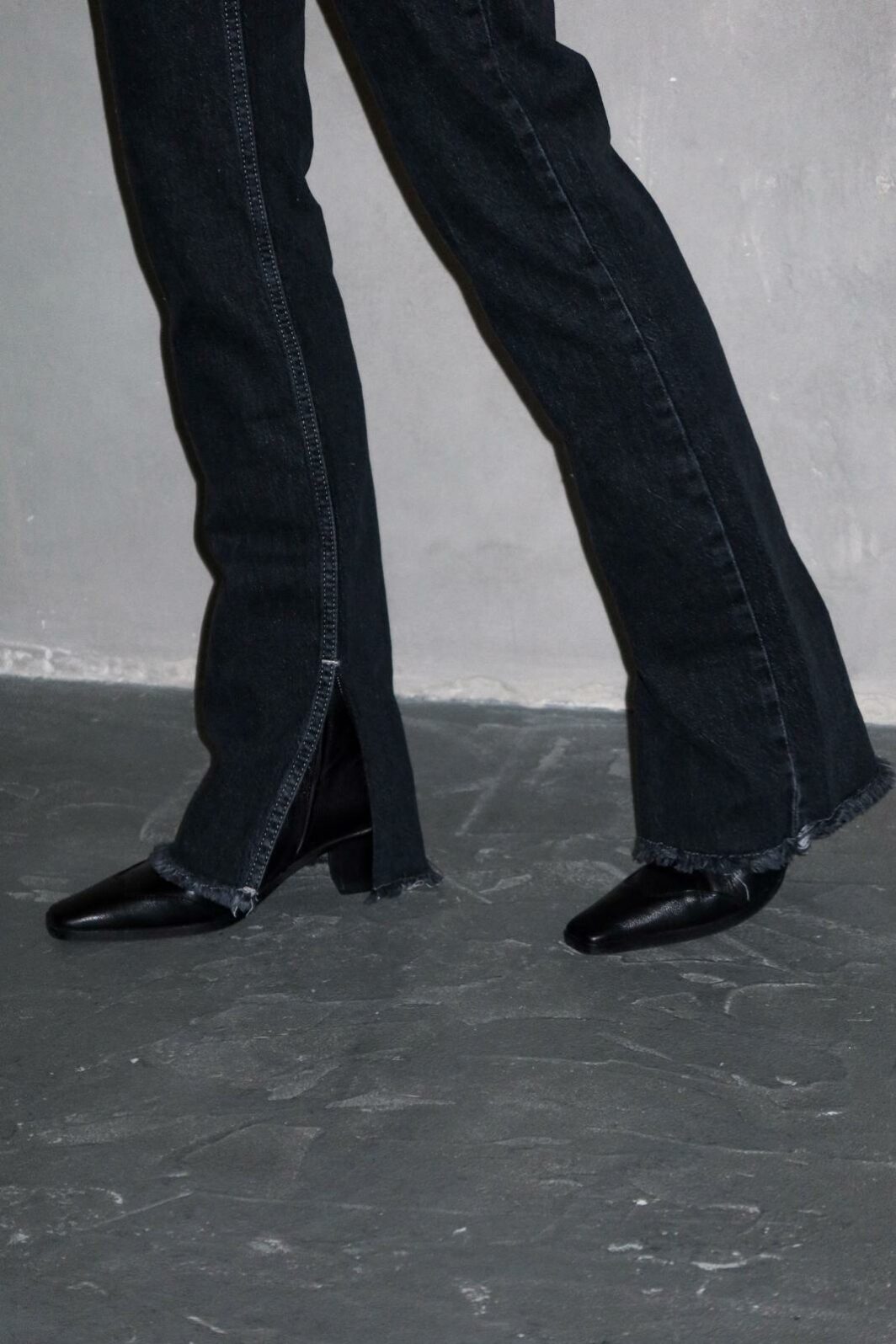 מכנס_ג׳ינס_לנשים_פתח_לנעל_קלואה_שחור_3