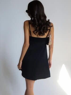 שמלת_סאטן_מיני_בראדלי_שחורה_2