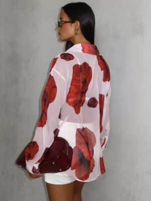 חולצה_מכופתרת_מירנדה_לבנה_פרח_אדום_2