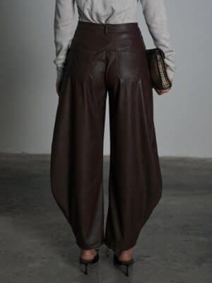 מכנס ארוך דמוי עור קיסו חום 2
